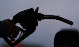 Los altos precios de la gasolina alertan a los republicanos ante las elecciones de noviembre en Estados Unidos