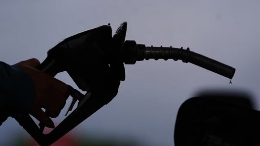 Los altos precios de la gasolina alertan a los republicanos ante las elecciones de noviembre en Estados Unidos