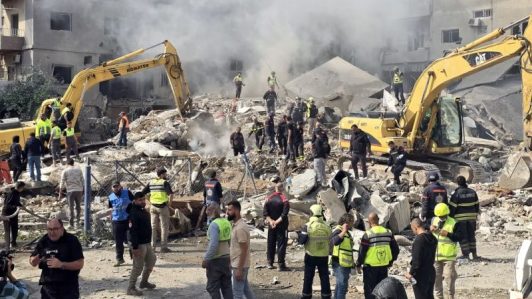 Irán interrumpe tránsito de petroleros por el estrecho de Ormuz tras ataques israelíes contra el Líbano, según medios iraníes