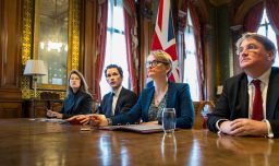 Conflicto en Medio Oriente: Reino Unido se reúne con más de 40 países para evaluar la situación en el estrecho de Ormuz