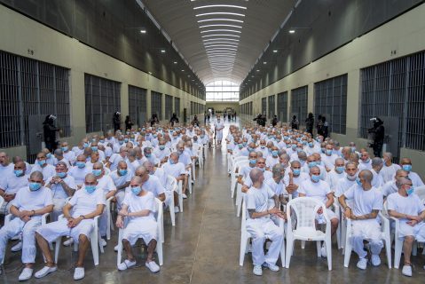 El Salvador inicia macroaudiencia para juzgar a más de 400 líderes pandilleros de la Mara Salvatrucha