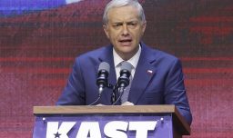 Encuesta Criteria: Aprobación de gobierno de Kast disminuye un punto, llegando al 42%