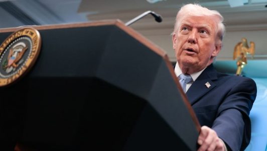 Trump afirma que "estamos en medio de intensas negociaciones" sobre la guerra con Irán