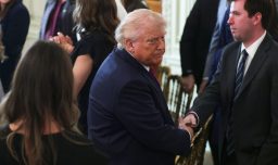 Trump denuncia "fraude" en referéndum de Virginia sin aportar pruebas y cuestiona redacción de la pregunta