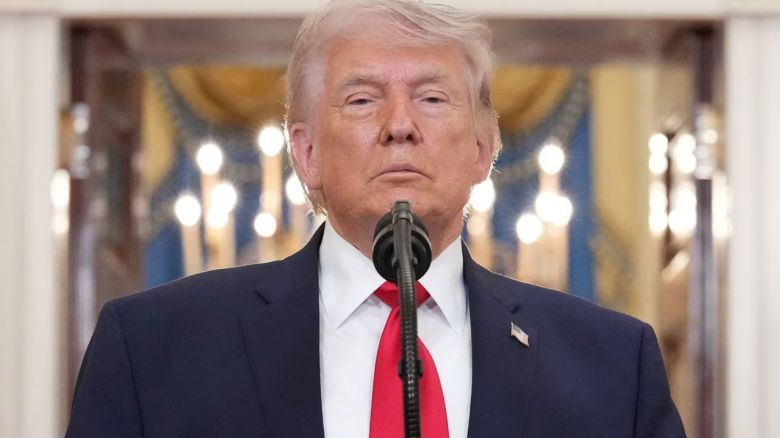 Trump anuncia avance militar contra Irán: "El régimen está diezmado y sus líderes originales han muerto"