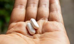 Minsal advierte aumento de 500% en intoxicaciones por paracetamol en escolares: "Los desafíos virales no son un juego"