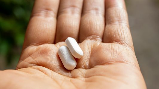 Minsal advierte aumento de 500% en intoxicaciones por paracetamol en escolares: "Los desafíos virales no son un juego"