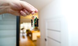 Sernac demanda a tres empresas de asesoría hipotecaria: Acusan cobros sin servicio y cláusulas abusivas