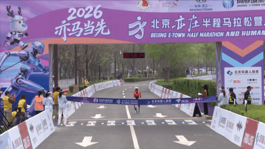 Robot gana carrera de 21 kilómetros en Beijing y supera récord humano de media maratón