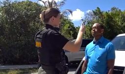 Arresto de Tiger Woods: Lo que muestra el video de la cámara corporal mientras investigan lo que provocó el accidente