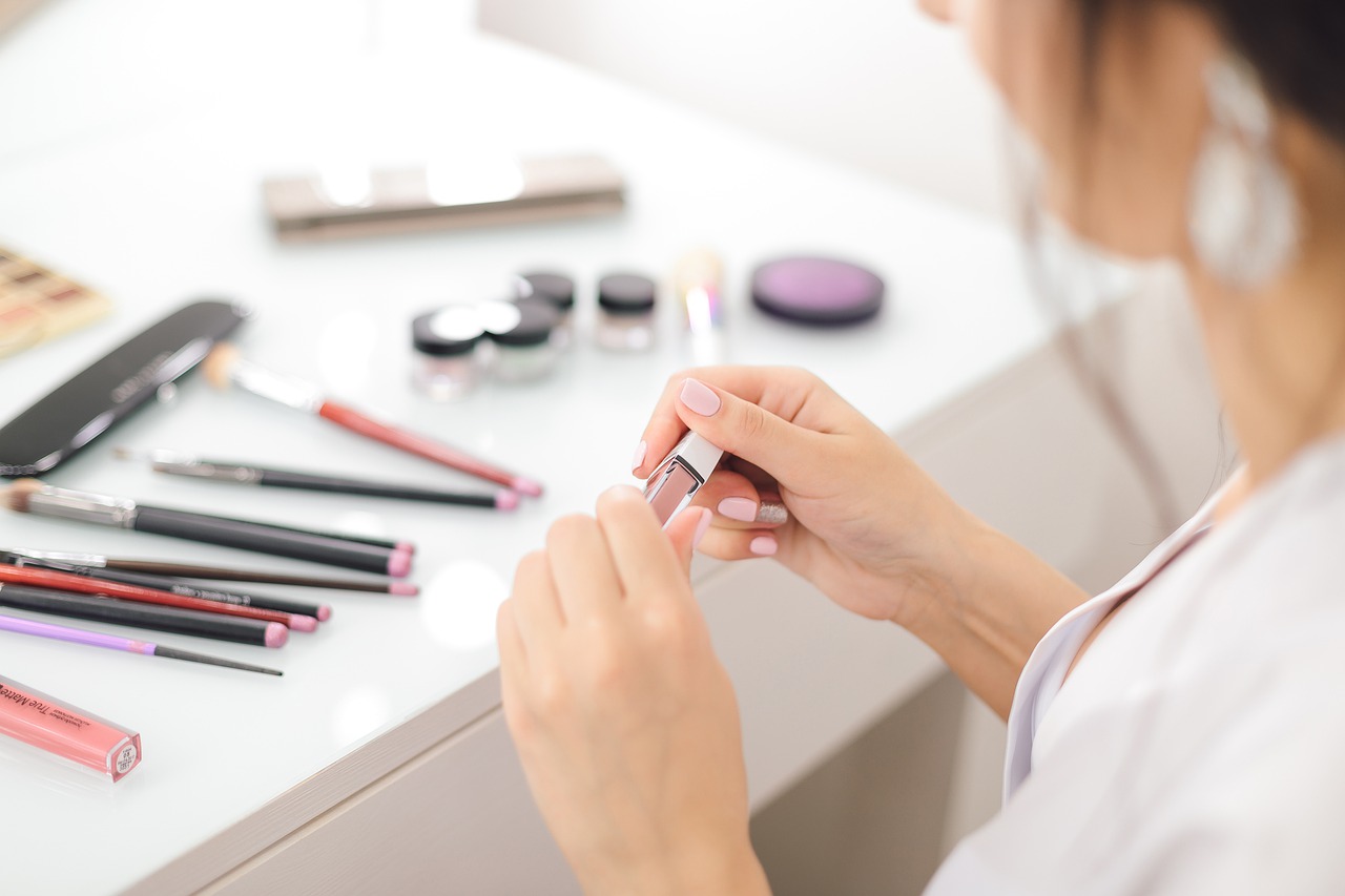 Estudio sostiene que muchos cosméticos contienen sustancias químicas tóxicas y dañinas para la salud Estudio sostiene que muchos cosméticos contienen sustancias químicas tóxicas y dañinas para la salud