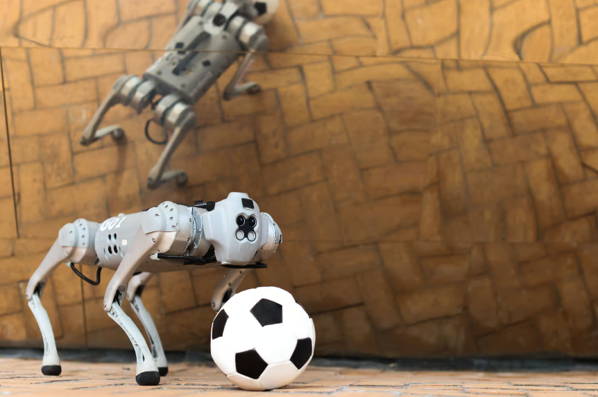 Perro Robot Luce Sus Destrezas Con Una Pelota De F tbol perro-robot-luce-sus-destrezas-con-una-pelota-de-f-tbol