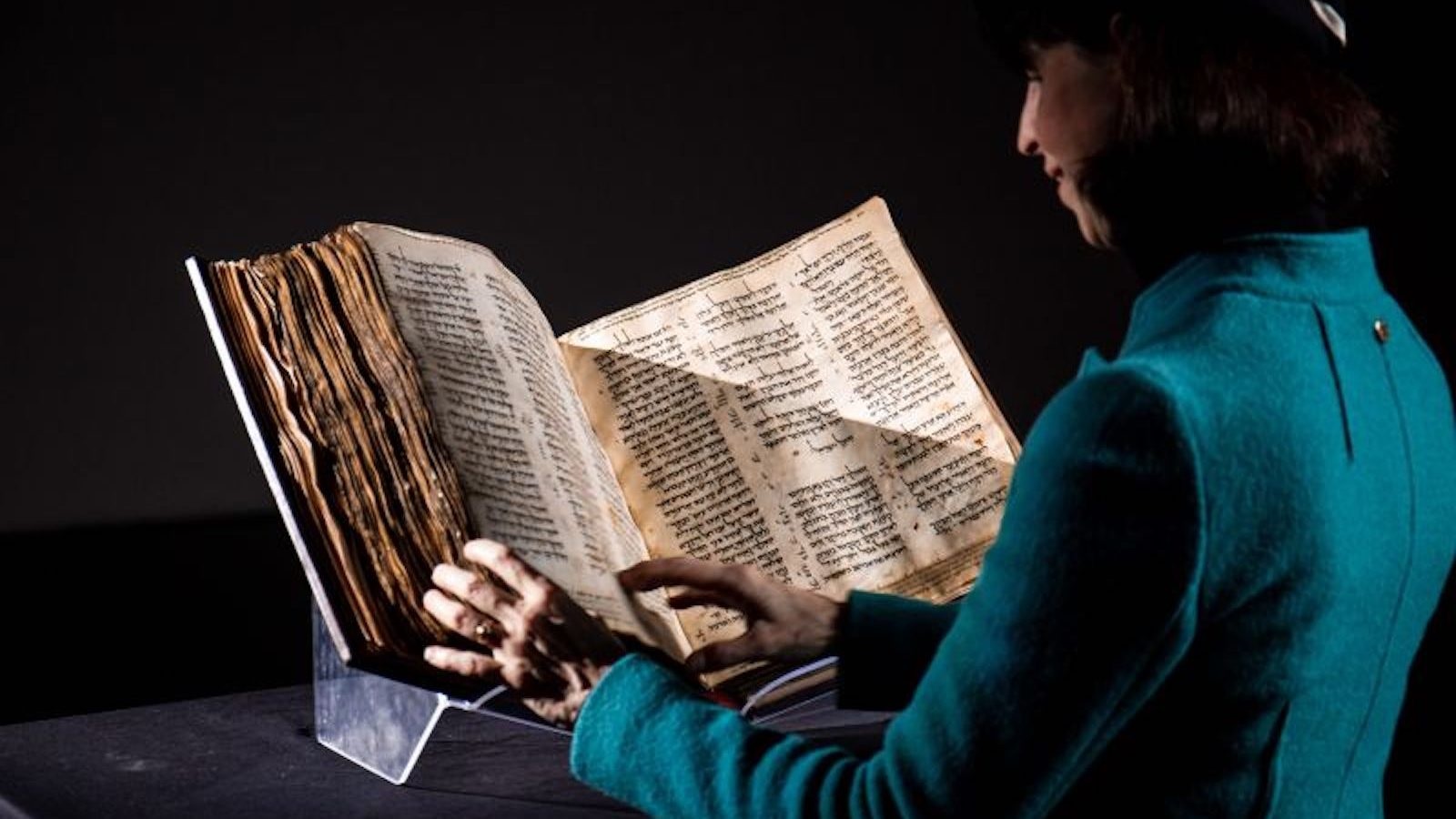 La Biblia Hebrea Más Antigua Del Mundo Fue Subastada Por 381 Millones De Dólares En Estados Unidos 9650